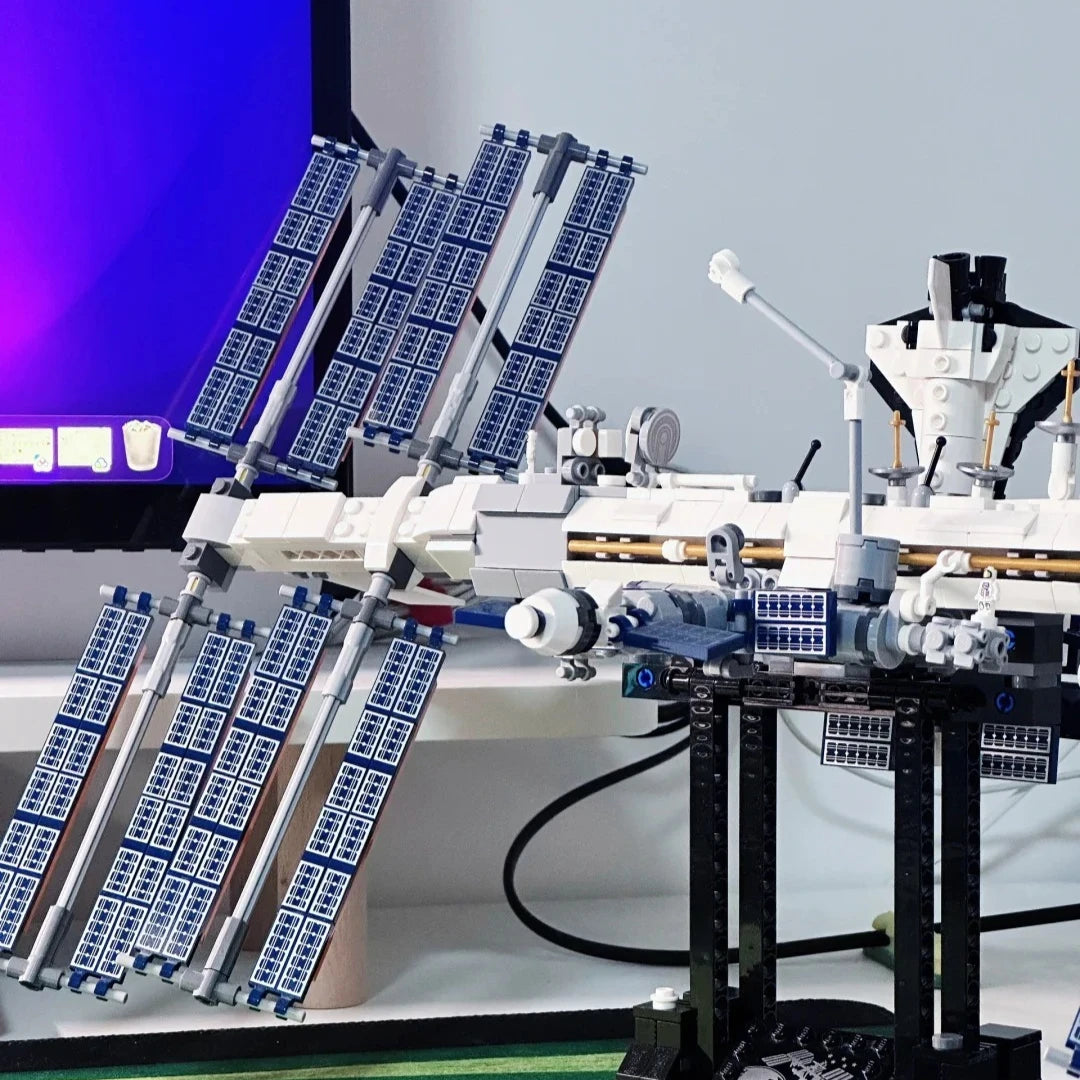 Ideas International Space Station Building Blocks Model Building Kit Adult Set Bricks Moc Toys for Boys Birthday Gift DIY 876pcs
