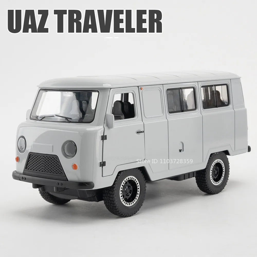 1:18 Russia UAZ Hunter Toy Model Off-road Vehicles Alloy Diecast RV Car Models Doors Opened Sound Light Pull Back for Kids Gifts