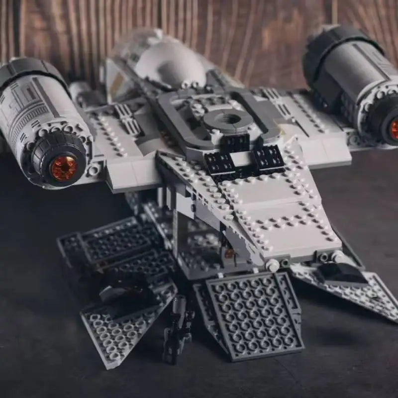 NEW 1023pcs MOC Spacecraft Model Building Blocks Bricks Star Mandalorian Razor Crest Spaceship Kids Birthday Christmas Gifts