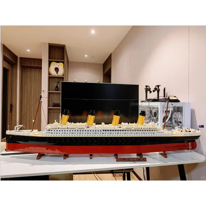 9090Pcs Building Bricks 1.35M Large Titanic Cruise Ship Steamship Model Bricks Fit Christmas Birthday Gift Home Decor