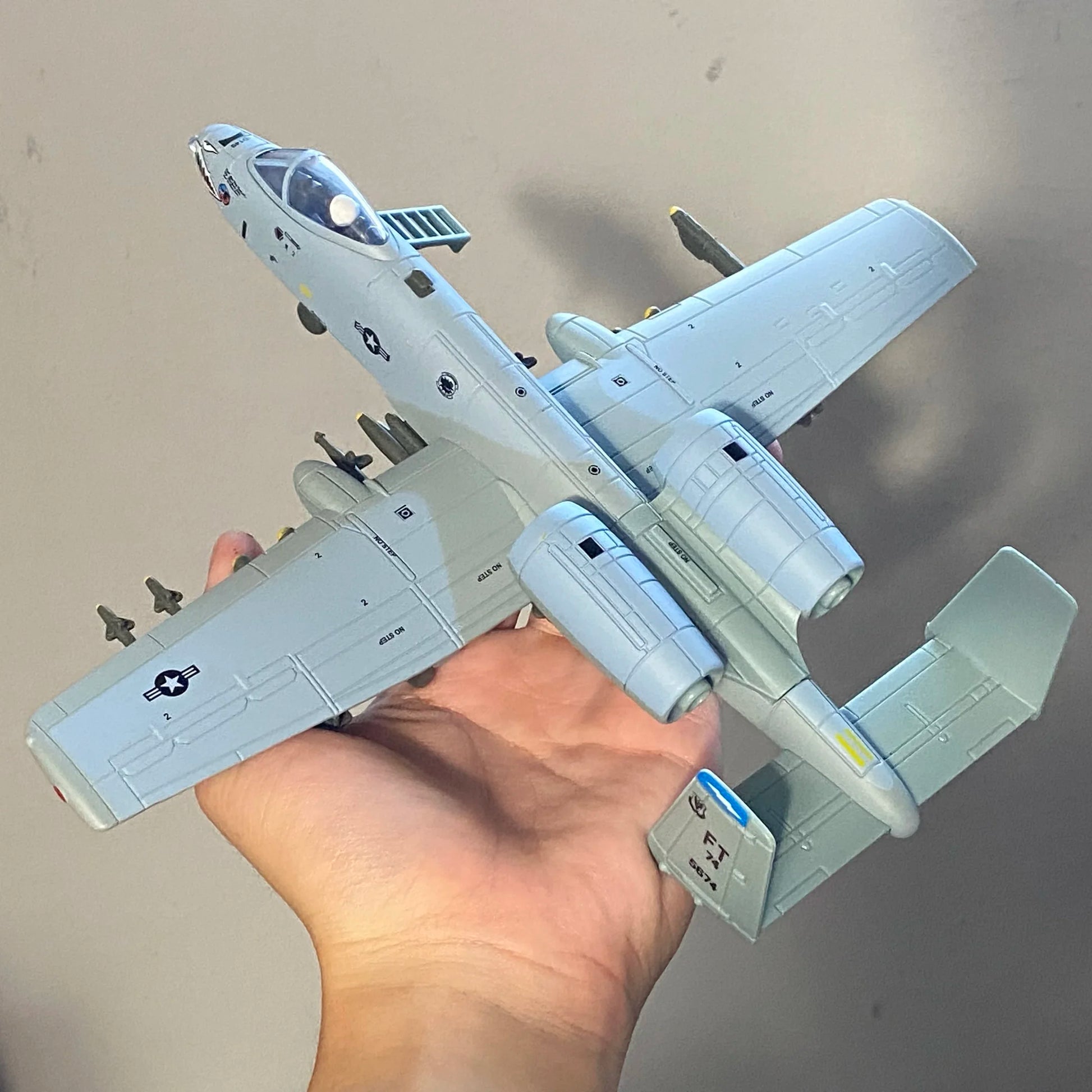 1/72 Thunderbolt II A-10 Warthog Hog Alloy Die Casting Fighting Plane Model New Fighter Model Children's Toy Birthday Gifts Boys