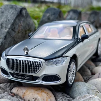 1:24 Maybach S680 Car Model Toy Doors Opened Sound Light Pull Back Diecast Metal Shock Absorption Models Boys Collection Gifts - Image 6