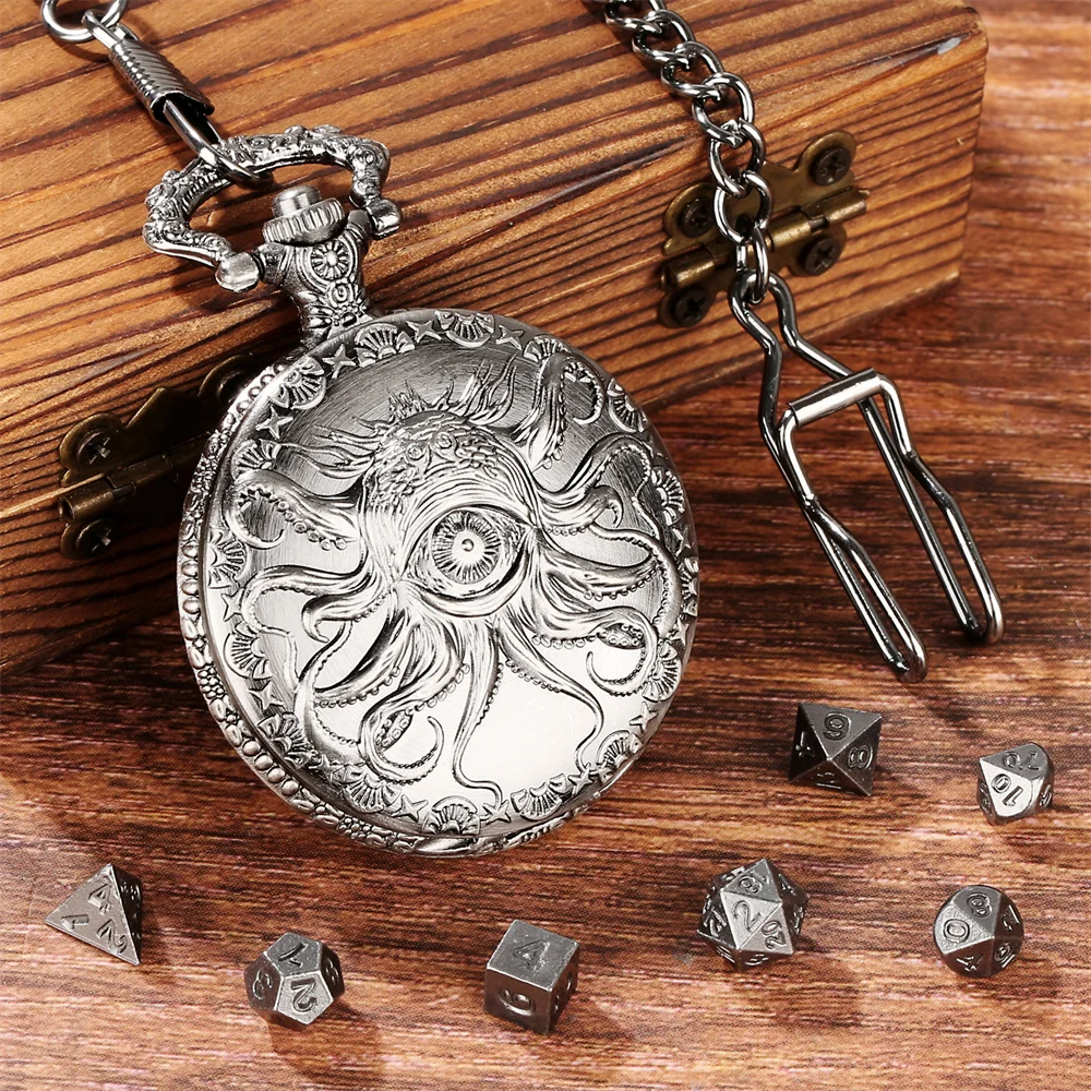Novel Retro Pocket Watch Case with 7pcs/Set Mini Metal Dices Pendant Pocket Chain Entertainment Antique Style Gift for Men Novel Retro Pocket Watch Case with 7pcs/Set Mini Metal Dices Pendant Pocket Chain Entertainment Antique Style Gift for Men