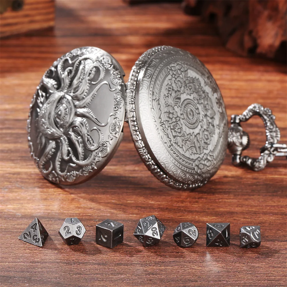 Novel Retro Pocket Watch Case with 7pcs/Set Mini Metal Dices Pendant Pocket Chain Entertainment Antique Style Gift for Men Novel Retro Pocket Watch Case with 7pcs/Set Mini Metal Dices Pendant Pocket Chain Entertainment Antique Style Gift for Men